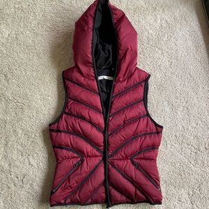 EUC Blanc Noir Down Vest w/ Hood - Women’s Medium - Burgundy/Red